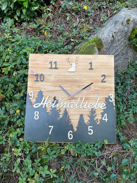 Schwarzwald Uhr ''Heimatliebe''